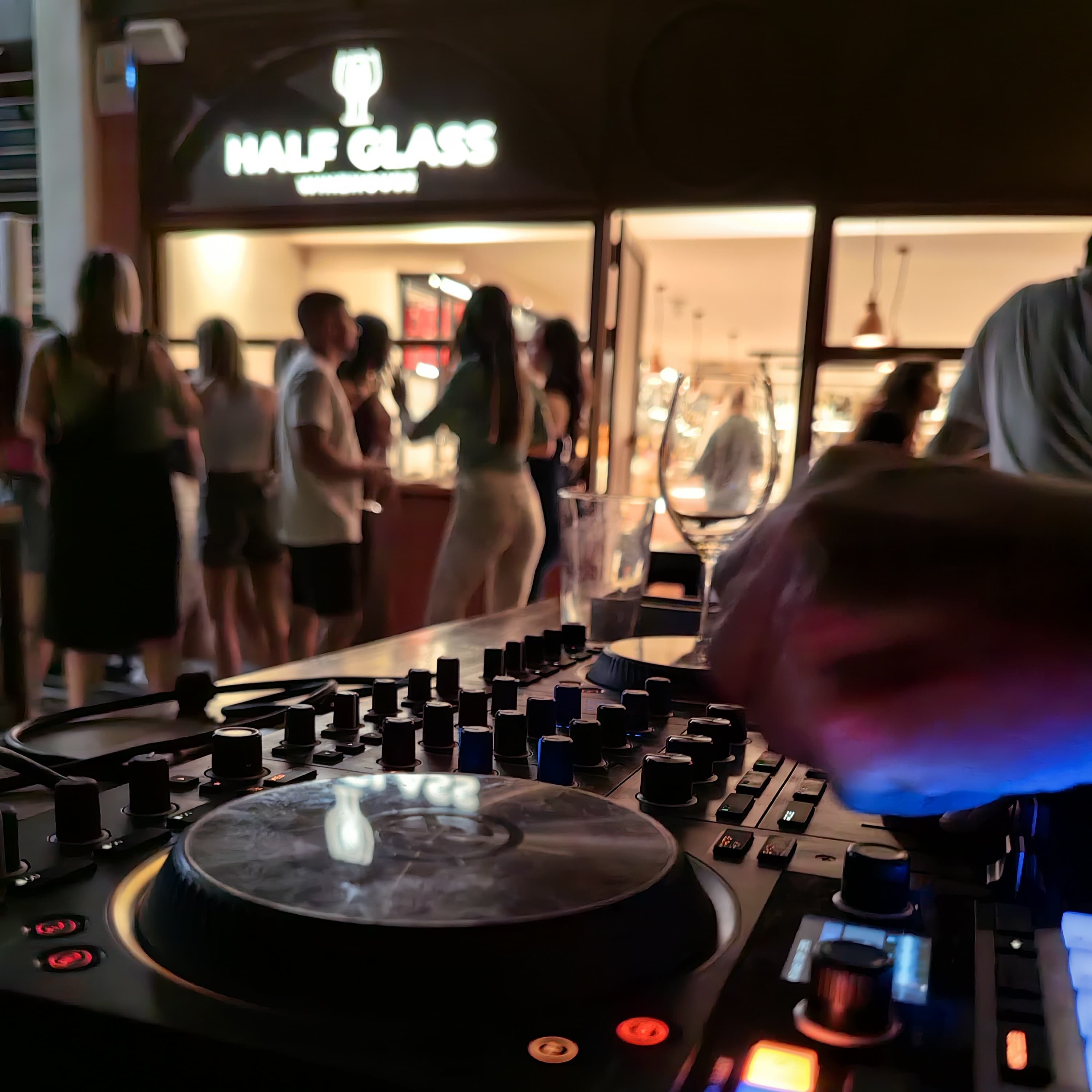 Summer Party 2024 καλοκαιρινό πάρτι στο Halfglass Winehouse Κηφισιά