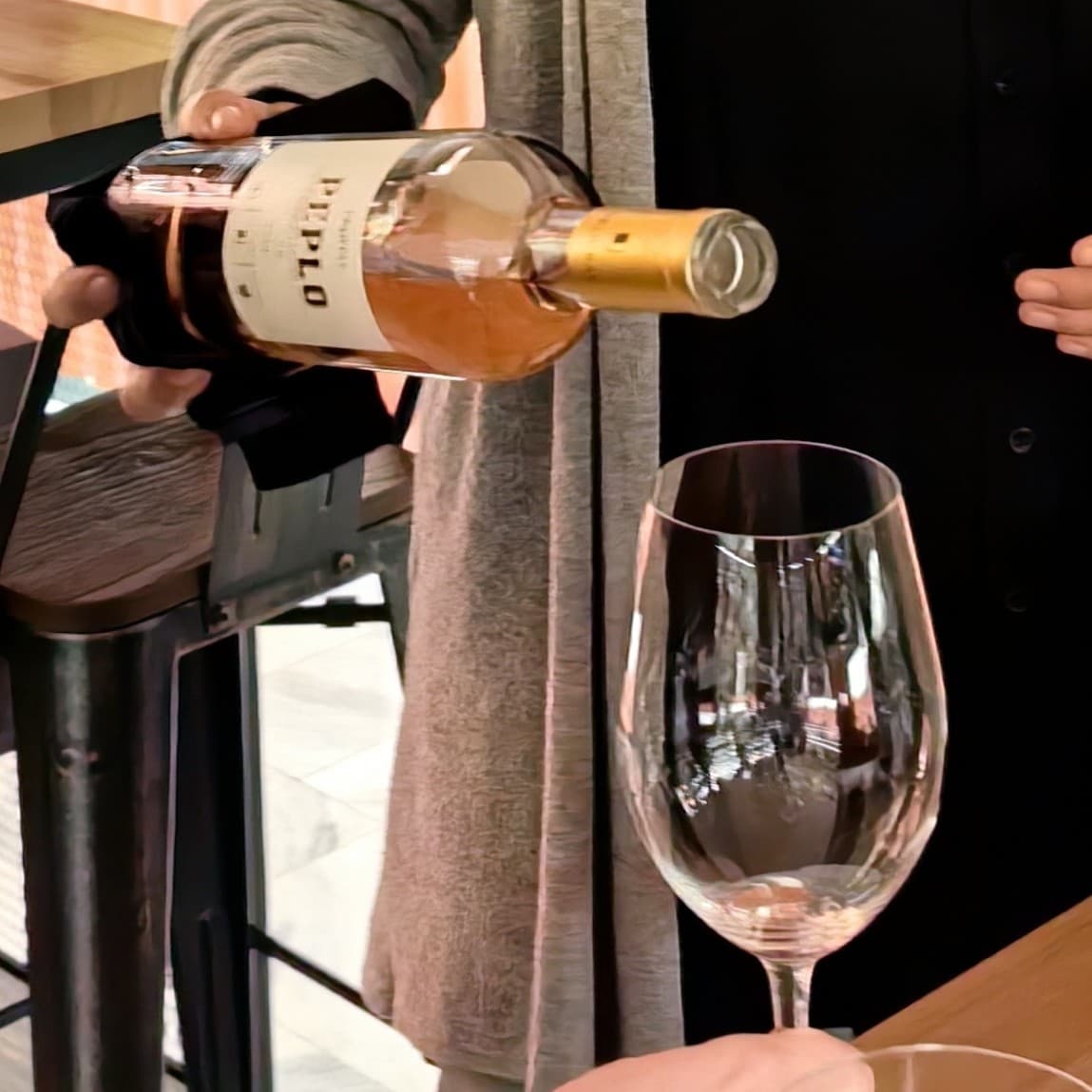 Παρουσίαση Σκούρα στο wine bar Κηφισιάς