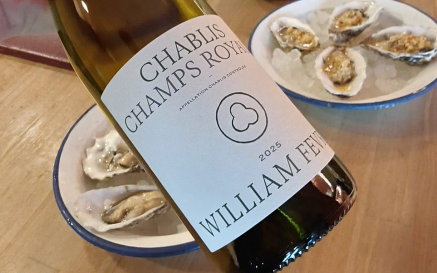 Chablis Champs Royaux William Fèvre με στρείδια από τους Hams & Clams στο Halfglass Winehouse Κηφισιά